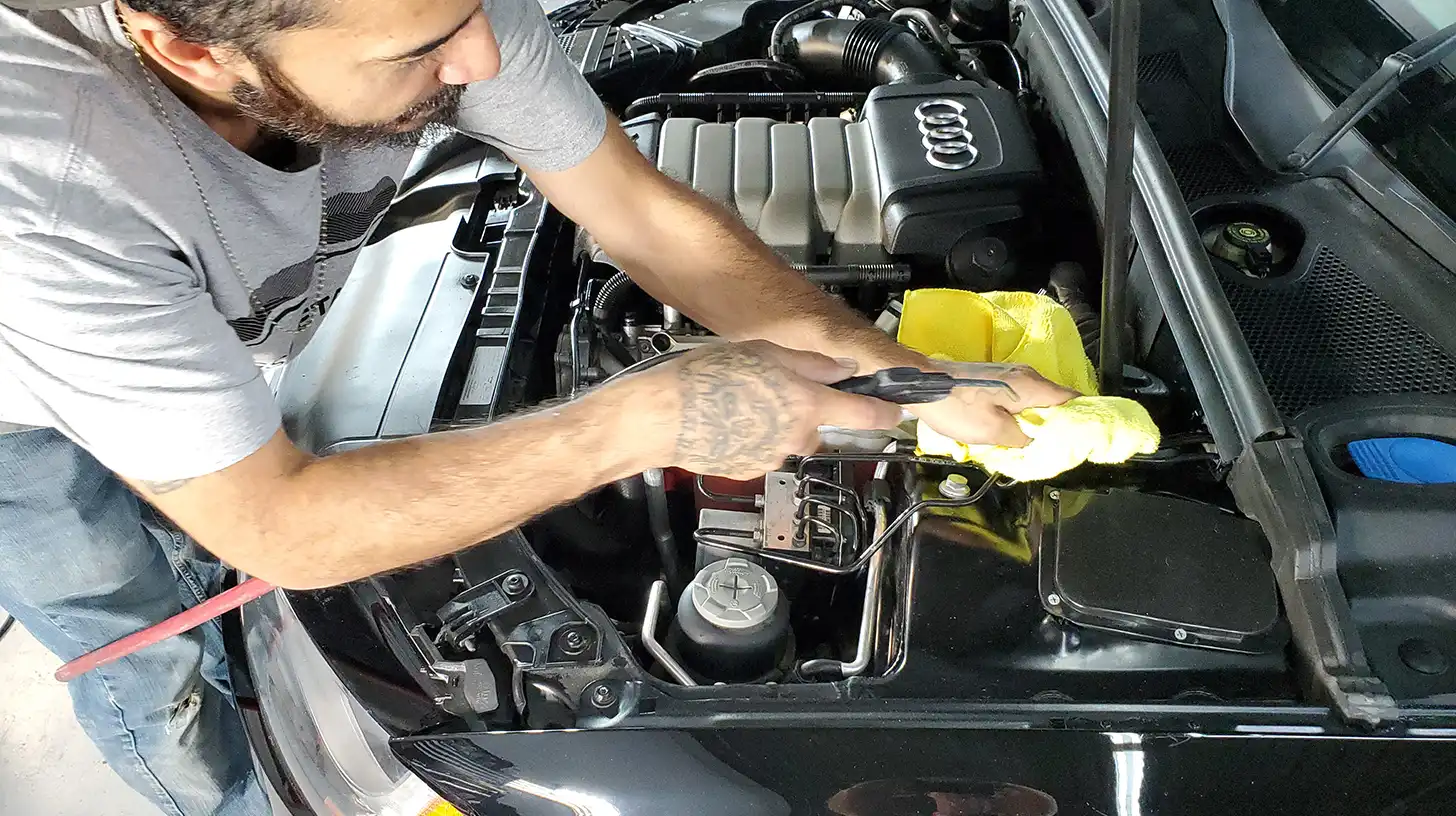 Detailing Engine Bay on Audi A5